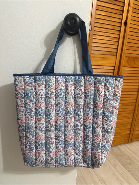 Handbags - Quilted Floral Tote Bag in Navy and Pink